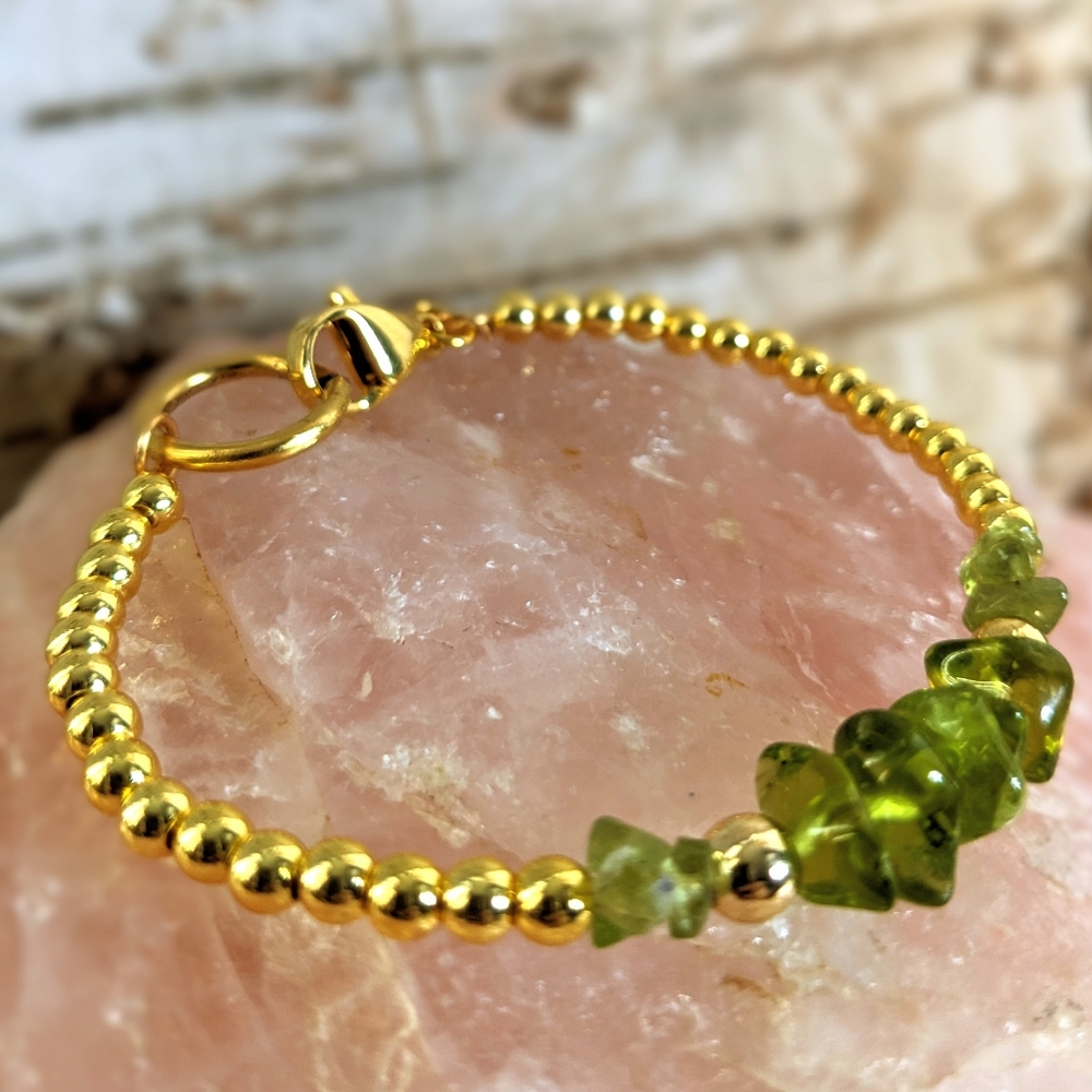 Natural Bright Green Peridot Chips & Gold Ball Beads Bracelet